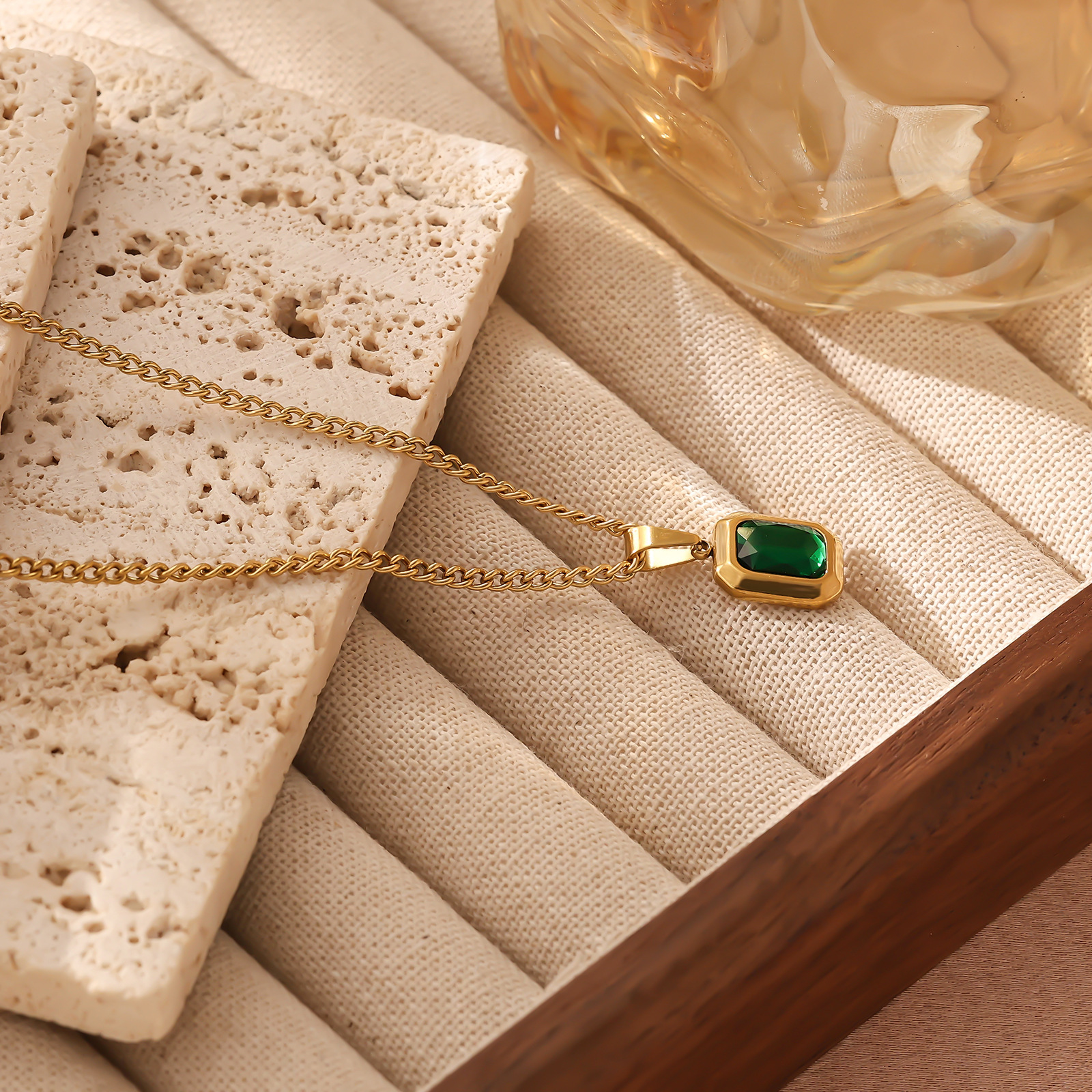 Light High-End Round Pendant Necklace for Women, Autumn Winter Ins Trend Design Titanium Steel Non-Fading Clavicle Accessory