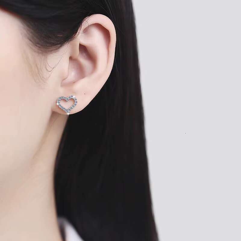 925 Sterling Silver Heart Shaped Moissanite Earrings for Women Fashion and Sweet Cross Border Jewelry