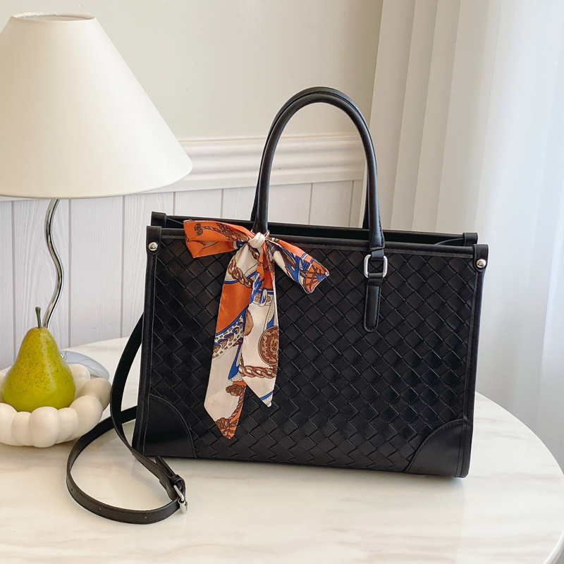Free Shipping Designer Bag This Years Popular Trend Is Simple And Versatile Large Capacity For Womens 2025 New Shoulder Bags High-end Tote Bags