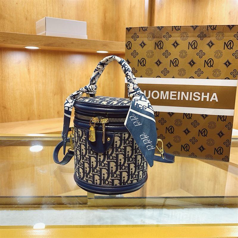 Designer Bag Luxury Bag Genuine leather tote bag women's 2025 new summer large-capacity commuter bag high-quality super hot handbag 01