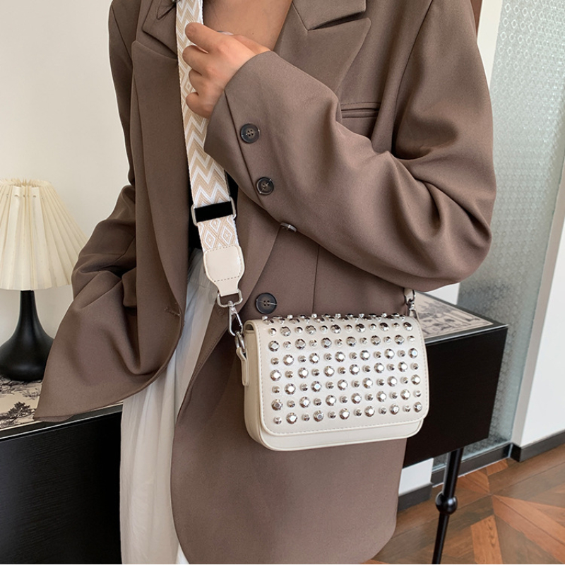 Elegant Full-Diamond Rhinestone Handbag with Adjustable Straps for Casual Wear