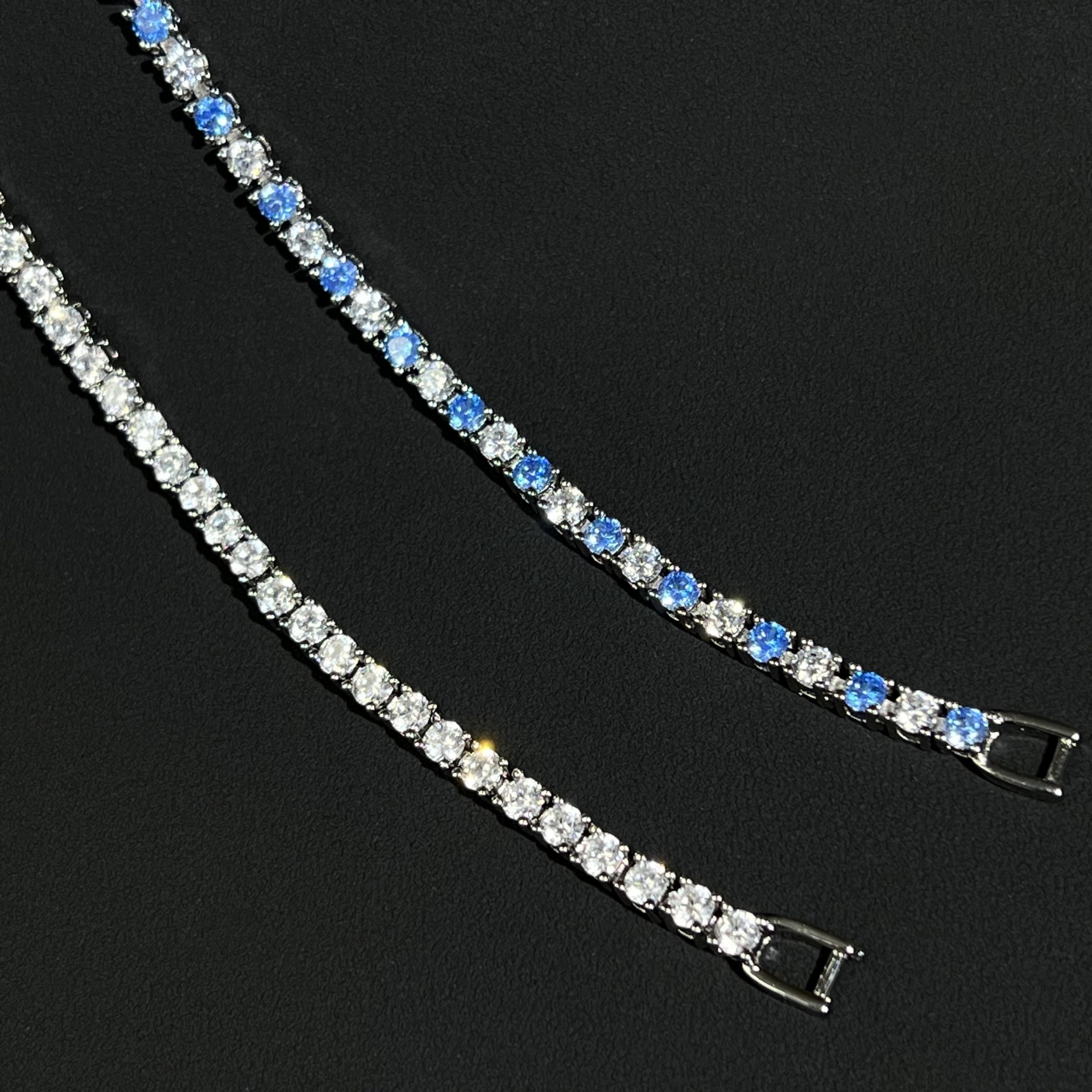 Luxury Female Wrist Ornament: Intricate Design of Brilliance Combining A Dazzling Stone