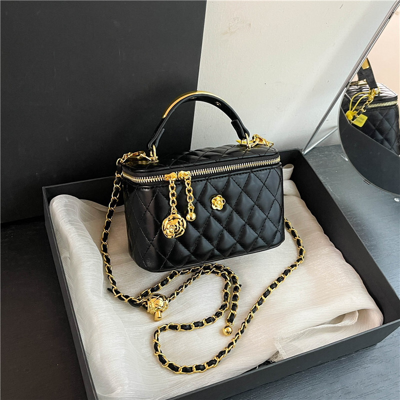 High-end Large Capacity Handbag Niche Luxury Designer Bag Commuter Versatile Makeup Bag Fashion Cross-border Women's Trendy Shoulder Free Shippin