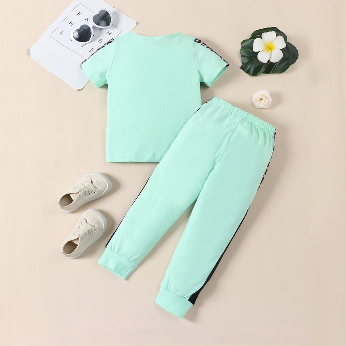 Two-Piece Summer Girls' Fashion Green Short-Sleeve T-Shirt with Leopard Print Top & Matching Trousers