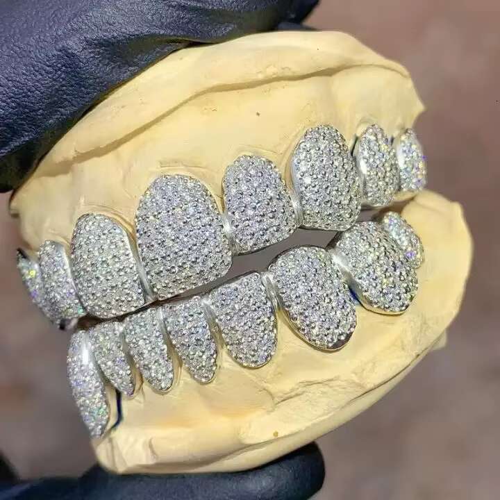Customize Rapper Iced Out Fangs Teeth Grillz 925 Sterling Silver Iced Out Moissanite Grillz Diamond Grillz Teeth for Men