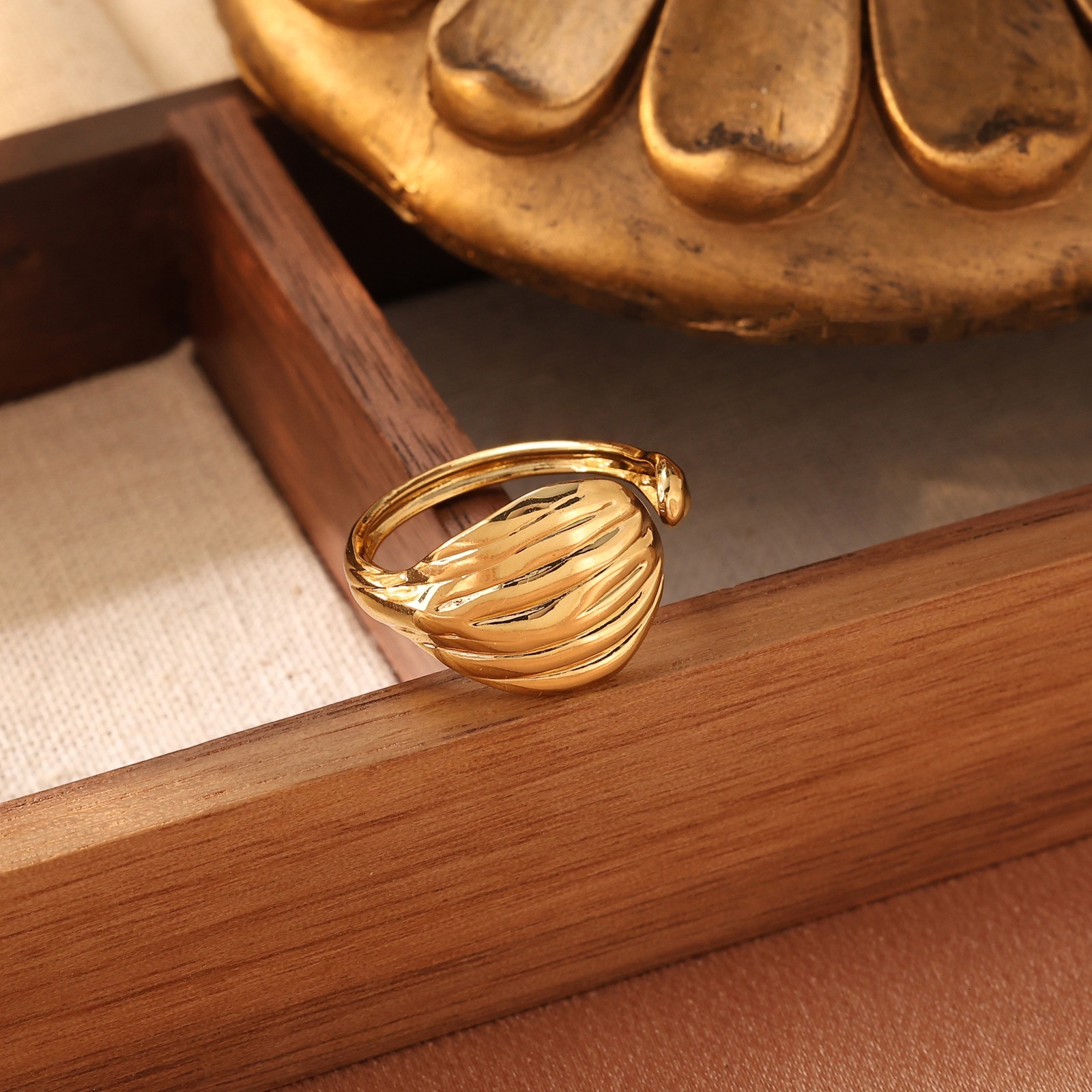 Style Water Drop Hug Ring Set Geometric Hollow Twisted Rings with Design Sense