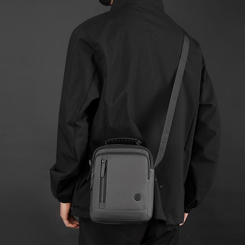 Large capacity leisure multifunctional fashion men s fashion bag breathable and comfortable shoulder bag designer fashionable women s crossbody bag