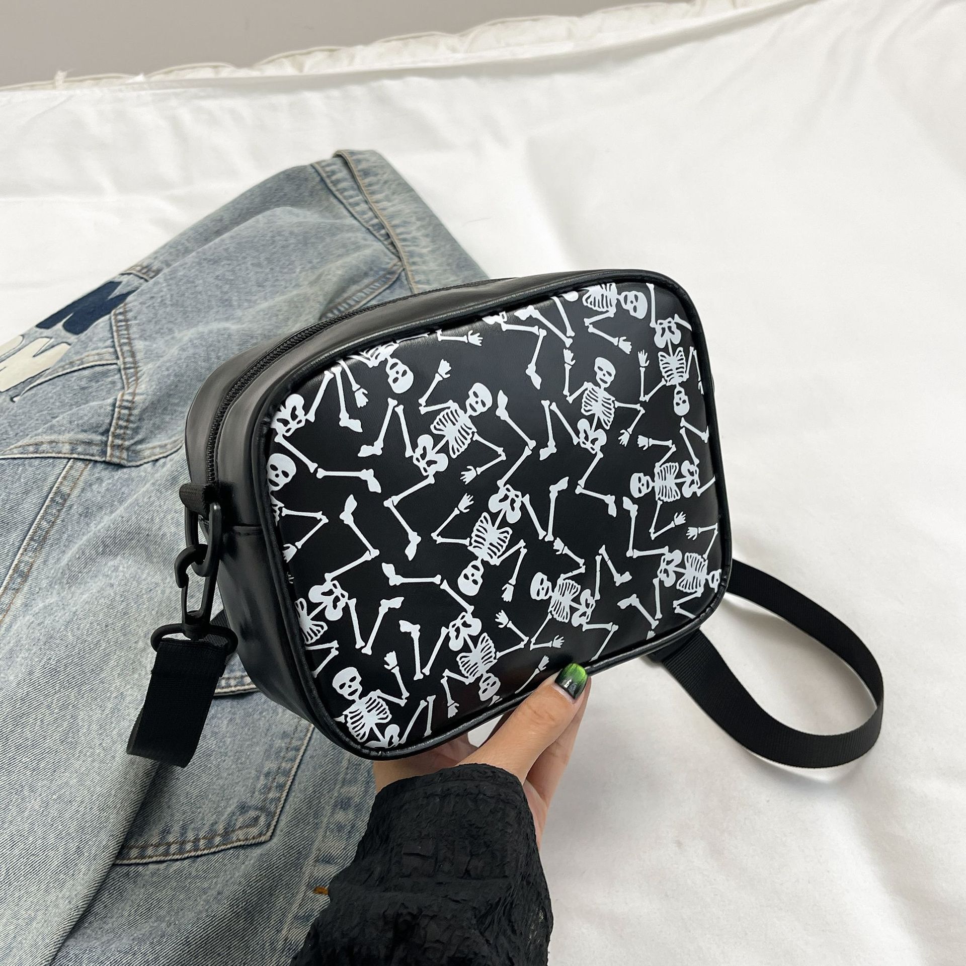 Free Shipping Designer Bag Leisure Commuting Crossbody 2025 Spring New Style Women's Personalized Stylish Shoulder Bag Fashionable And Simple Sma