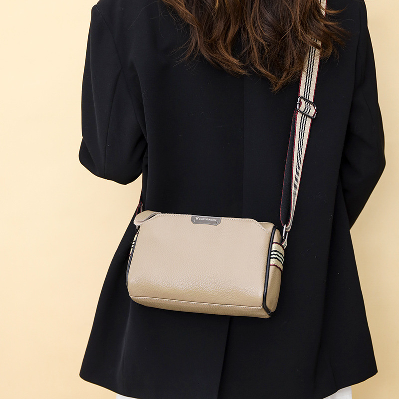 Real leather women's large capacity top-level cowhide small square bag designed by fashionable, simple and multifunctional women's diagonal 