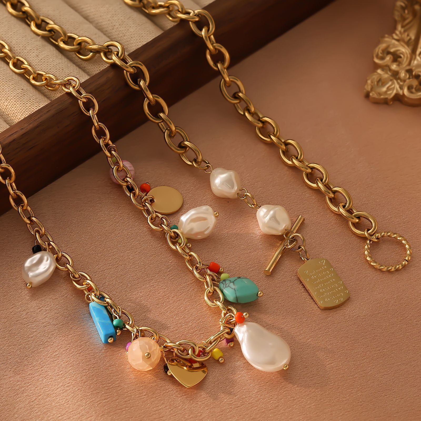 Fashion Jewelry Colorful Turquoise Pendant for Women, Simple and Stylish Single Layer Necklace