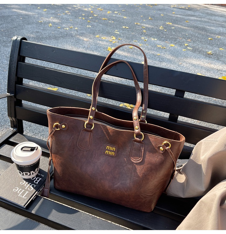 new Large-capacity bags for women autumn and winter styles with high-quality texture and a sense of sophistication Shoulder bags tote bags suitable