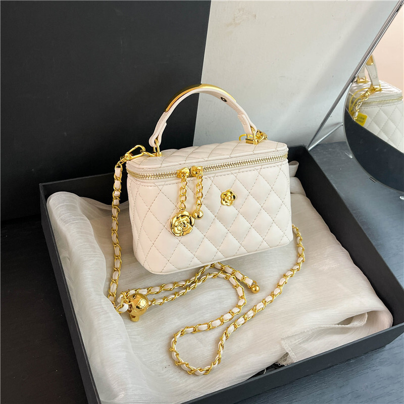 High-end Large Capacity Handbag Niche Luxury Designer Bag Commuter Versatile Makeup Bag Fashion Cross-border Women's Trendy Shoulder Free Shippin