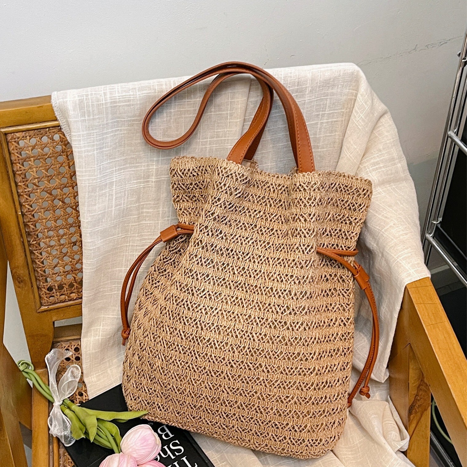 designer Casual Handmade Straw Shoulder Bag for Women 2025 New Summer Beach Vacation Large Capacity Drawstring Tote Woven Bag