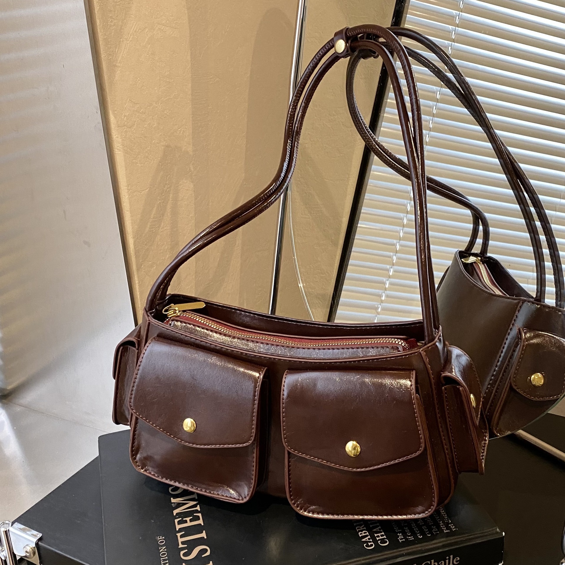designer Niche High-End Multi-Pocket Motorcycle Bag 2024 New Style Elegant Single Shoulder Underarm Bag Commuter Crossbody Baguette Bag