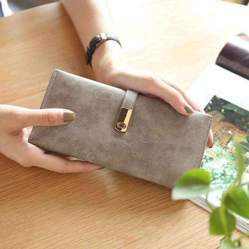 Long purse women Europe and the United States retro frosted magnetic buckle women's folding bag multi-card card can be expanded