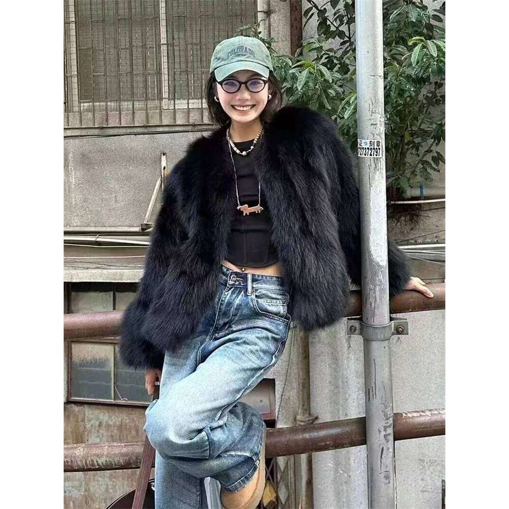 2024 Imitation Fox Eco Friendly Cardigan Women's Winter New Black Short Style Slim and Fashionable Young Fur Coat