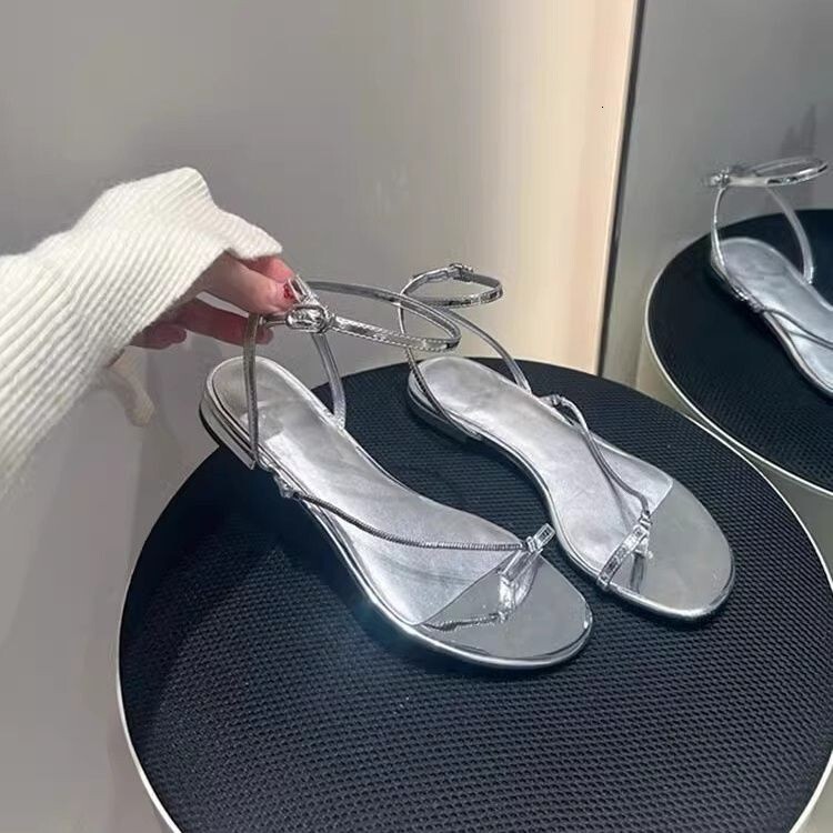 Niche Design for Women 2025 New French Style Flat Sandals Toe Post One-Strap Slippers