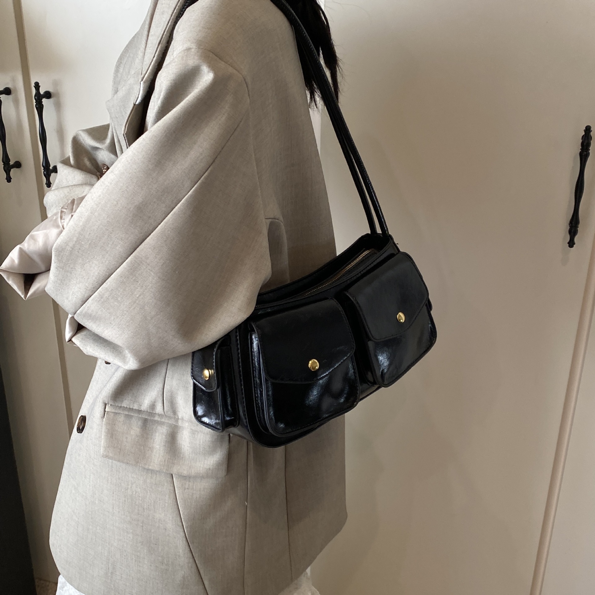 designer Niche High-End Multi-Pocket Motorcycle Bag 2024 New Style Elegant Single Shoulder Underarm Bag Commuter Crossbody Baguette Bag