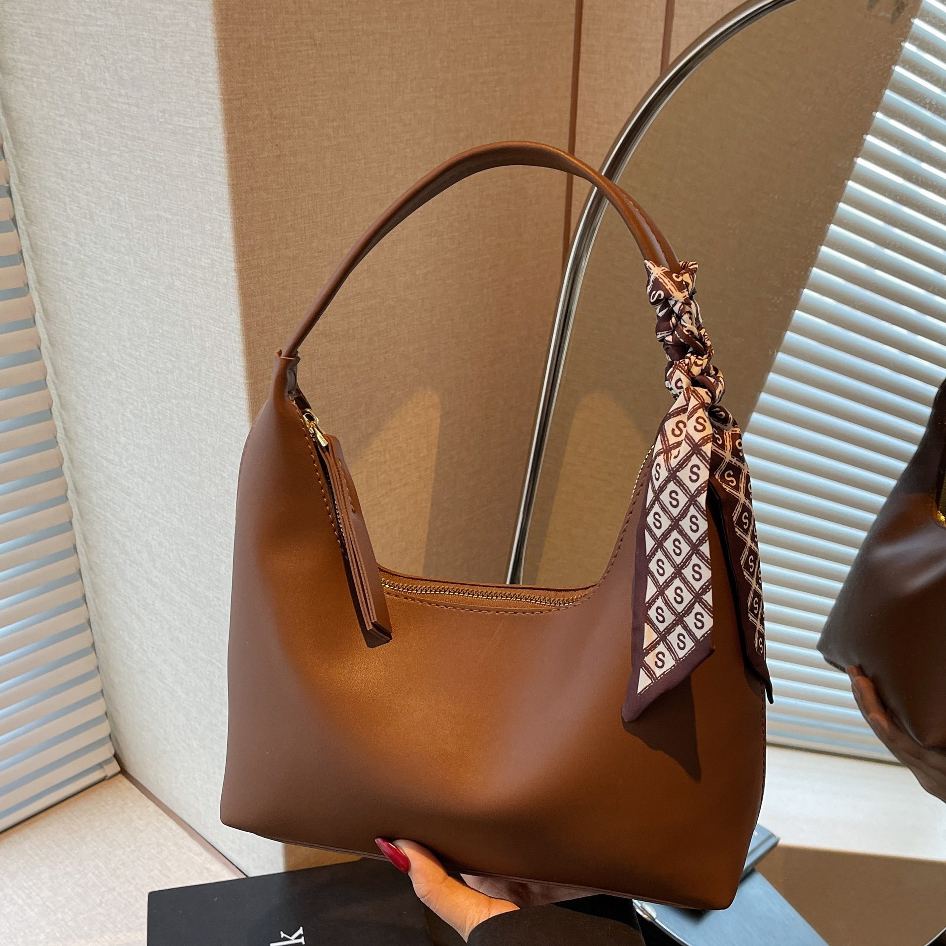 designer casual bag Versatile Stylish Underarm Small Bag for Women 2025 New Simple Texture Underarm Bag Fashion Casual Shoulder Bag