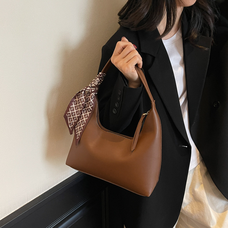 designer casual bag Versatile Stylish Underarm Small Bag for Women 2025 New Simple Texture Underarm Bag Fashion Casual Shoulder Bag