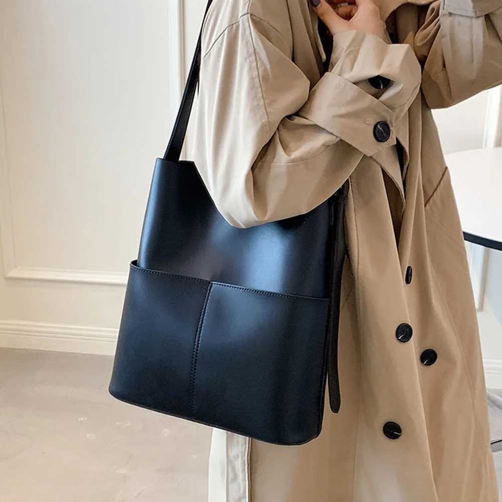 Womens Casual Soft Skin Tote Large-capacity Bucket Bag Advanced Sense Niche Ladies Versatile Commuter Designer Shoulder Bag W250602