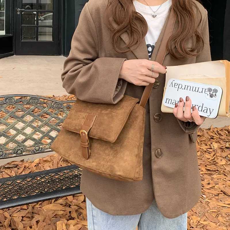 Womens Retro Temperament Shoulder Bag Autumn Winter Casual Small Square Crossbody Armpit Bag Fashionable Travel Handbag gift W250602