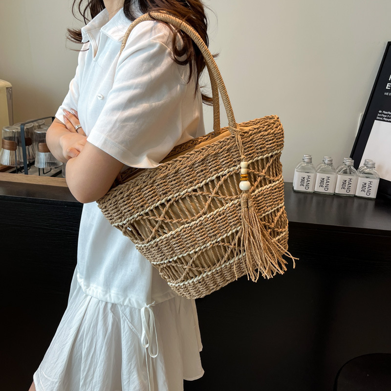 designer Large Capacity Hollow Woven Straw Bag for Women 2025 New Tassel Tote Bag Vacation Style Beach Bag