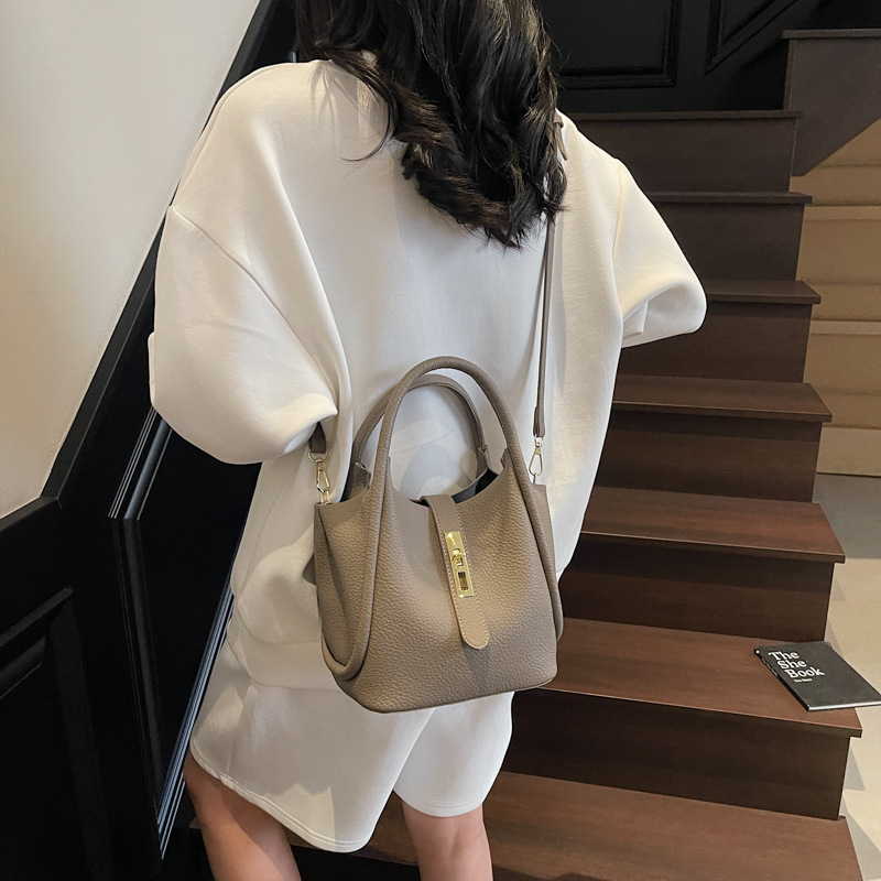 designer Handheld Small Bag for Women 2025 New Retro Shoulder Bag Versatile Elegant Single Shoulder Crossbody Mother and Child Bucket Bag