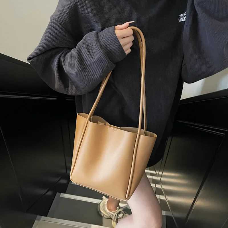 Simple Classic Mother Bucket Bag 2025 New Summer Korean Version of Leisure Hand Underarm Shoulder Bag W250602