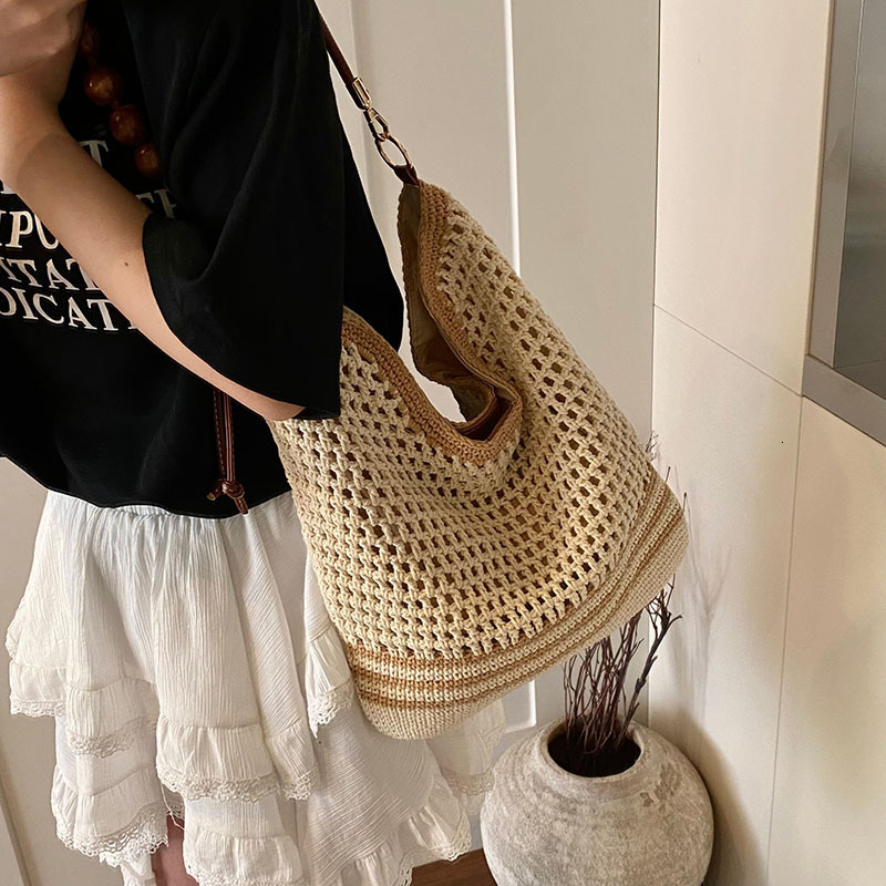 designer Summer Fashion Hollow Woven Bag for Women 2025 New Ins Simple Elegant Shoulder Bag Large Capacity Vacation Women's Bag
