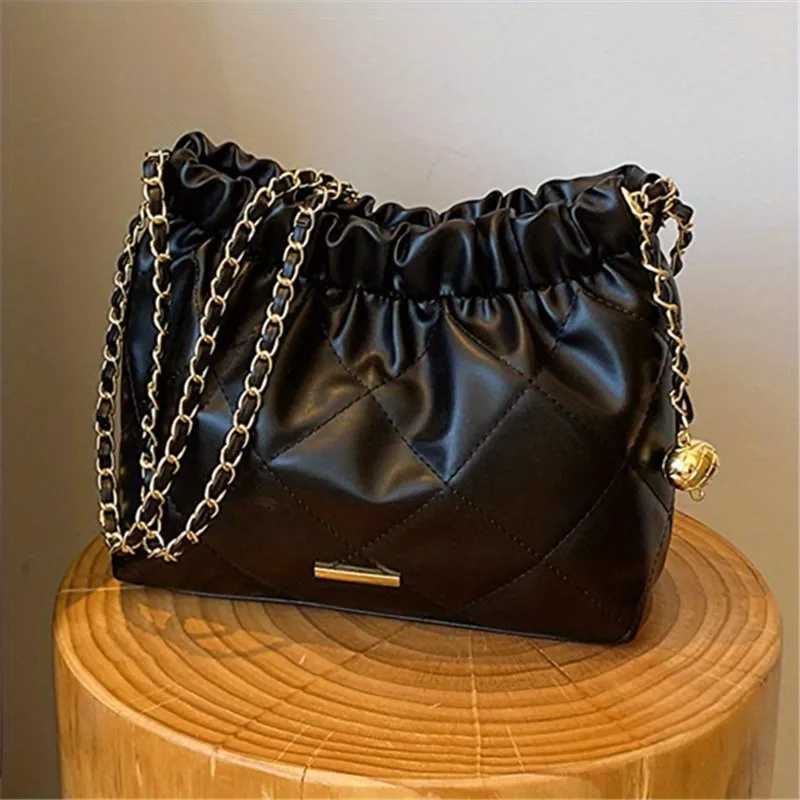 Chic Quilted Embroidered Thread Pu Womens Bag Fashion Chain Single Shoulder Bag Stylish Crossbody Bag Perfect for Everyday Use Y250603