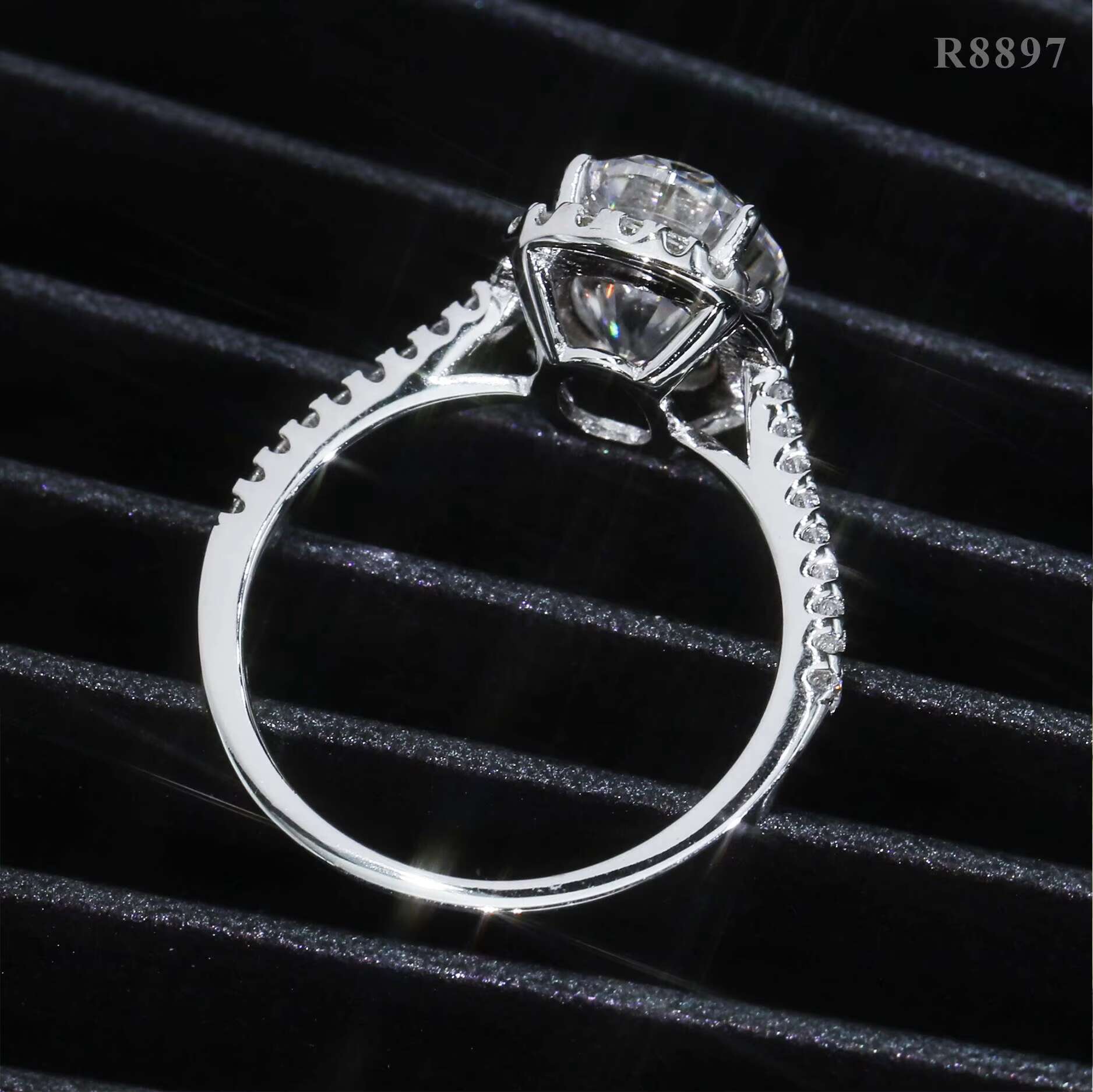 Women Fashion Design Halo Diamond Style Oval Cut VVS Moissanite Diamond 2.36CT Engagement Wedding Ring