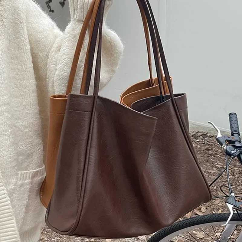 Maillard Large Capacity Womens Bag 2023 New Casual Feeling Soft Leather Commute Bag Fashionable Single Shoulder Tote W250602