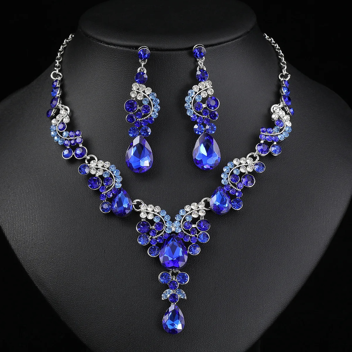 selling jewellery necklace woman Womens earring set in Europe America three piece sets for brides wedding dress accessories 250530