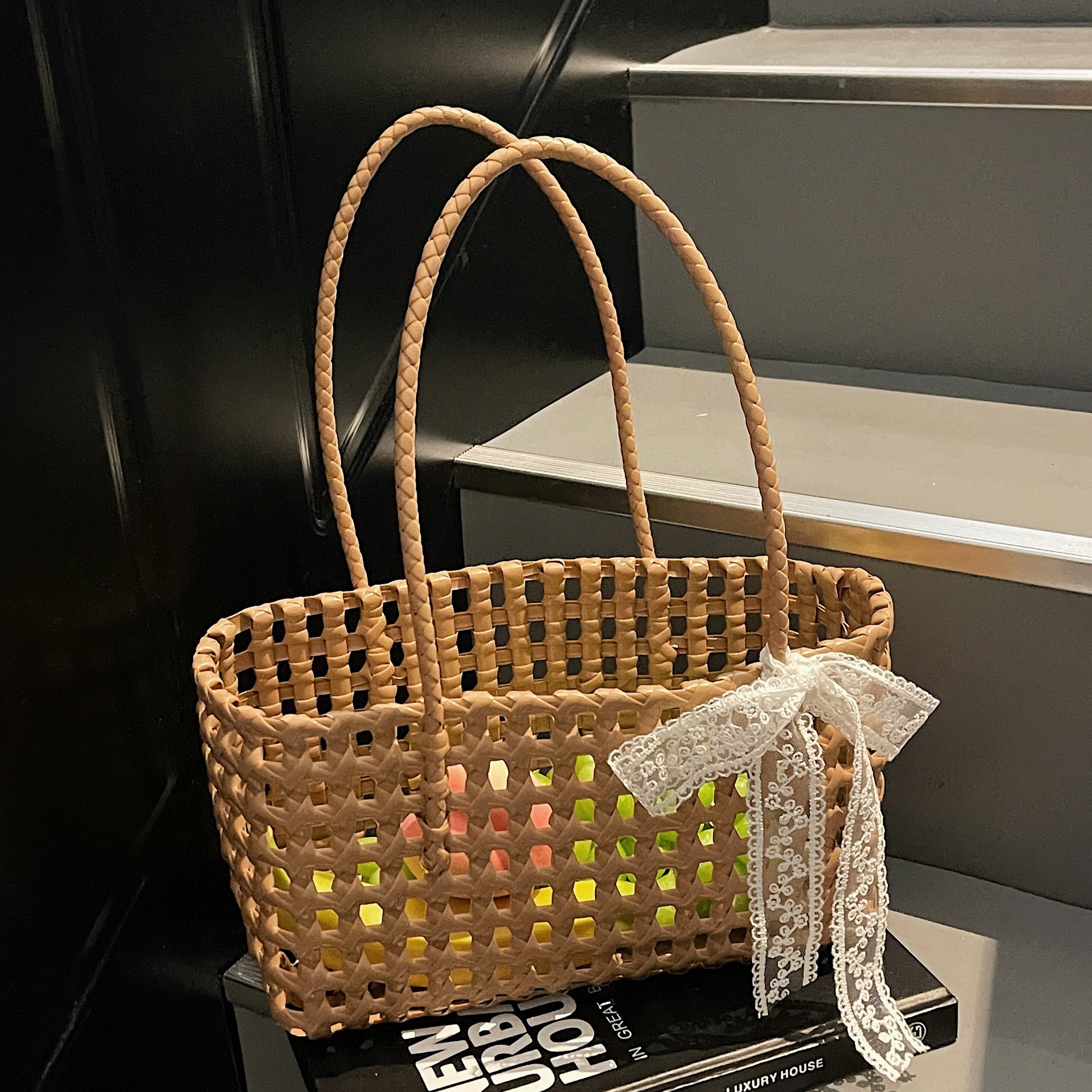 designer Niche Hollow Woven Basket Bag Niche Beach Vacation Bag New Casual Lightweight Versatile Underarm Handbag Large Bag