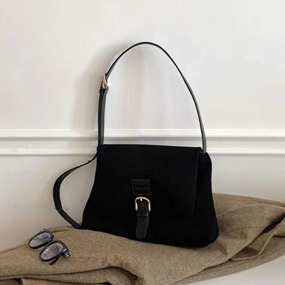 Women Faux Suede Shoulder Bag Large Capacity Chic Hobo Bag Solid Color Stylish Crossbody Bag Adjustable Strap for Autumn Winter W250602