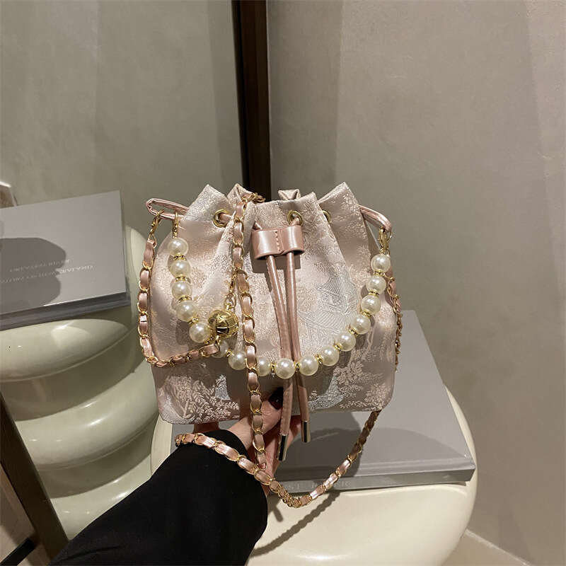 Chinese Style National Trend for Women 2025 New Fashionable Handbag Fashion Bucket Niche Design Shoulder Crossbody Bag