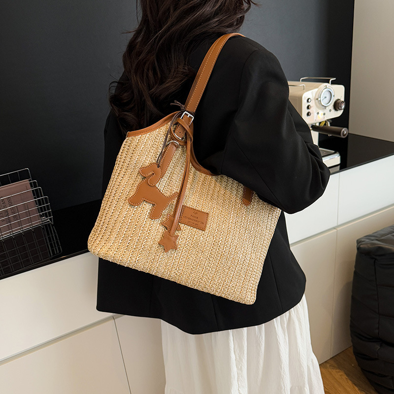 designer Large Capacity Tote Bag for Women 2025 New Handwoven Straw Bag Commuting Beach Vacation Shoulder Bag