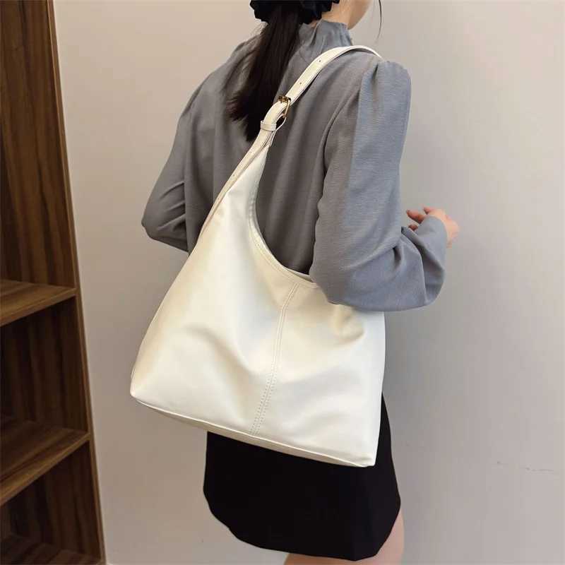 Vintage Large Capacity Shoulder Bag for Women with Soft Solid Crossbody Bag Retro For Commute Y250603