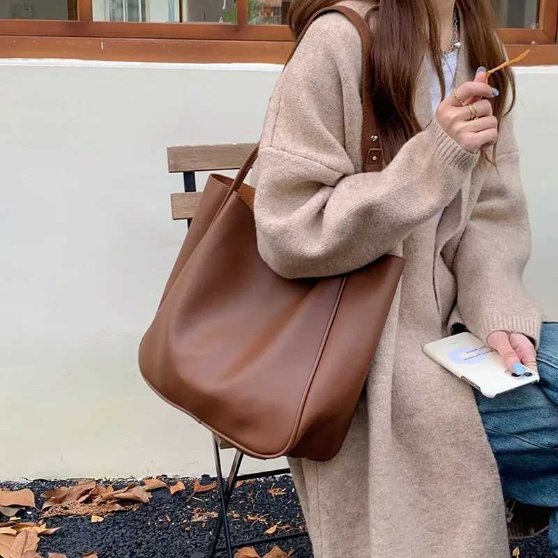 Large Capacity Womens Fashionable Vintage Commuter Tote Bag Niche Single Shoulder Underarm Bag Versatile For Work And Daily Use W250602