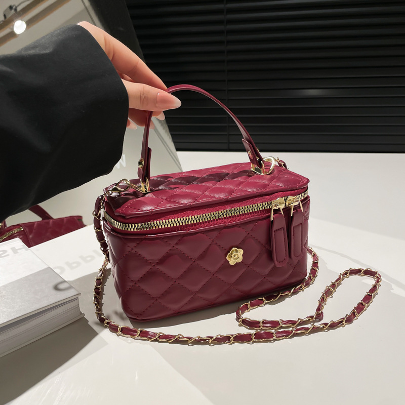 Top brand high-quality new free designer bag wholesale mini quilted small bag 2025 new niche boxed high-end fashion crossbody bag brand new free desig