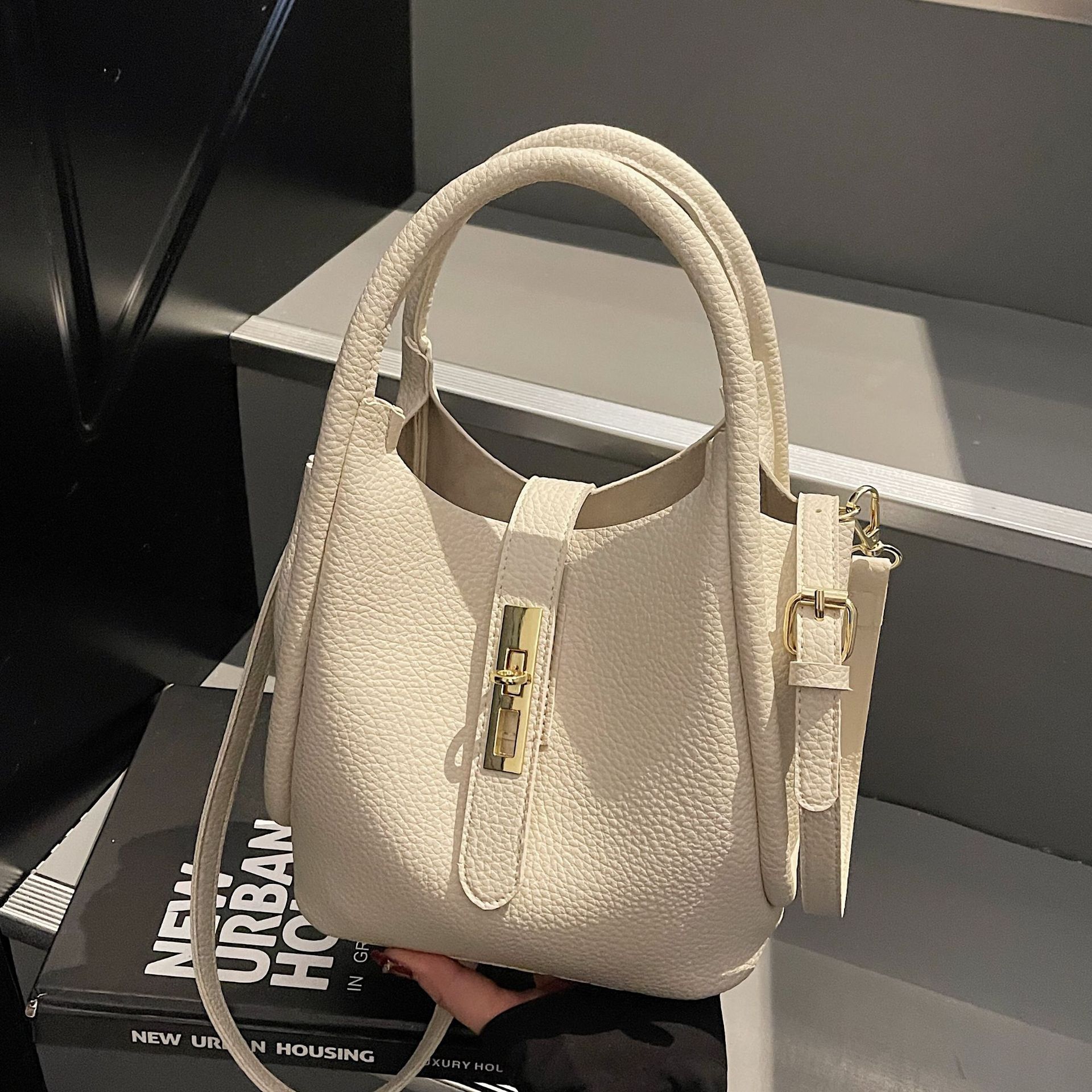 designer Handheld Small Bag for Women 2025 New Retro Shoulder Bag Versatile Elegant Single Shoulder Crossbody Mother and Child Bucket Bag