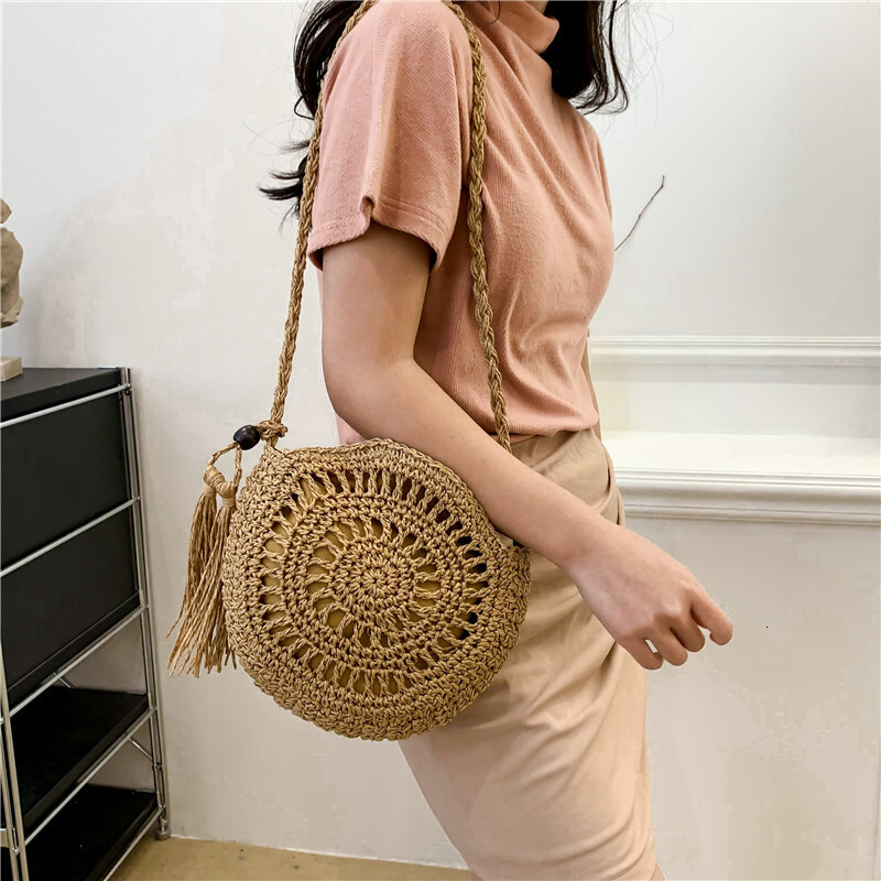 designer 2025 New Handwoven Bag for Women Summer Trend Super Popular Shoulder Bag Beach Vacation Crossbody Straw Woven Small Round Bag