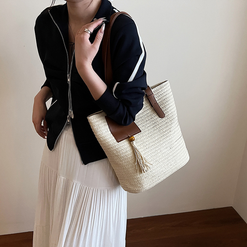 designer Straw Woven Bag for Women Large Capacity 2025 Summer New Woven Bag Beach Vacation Shoulder Bag Commuter Tote Bag