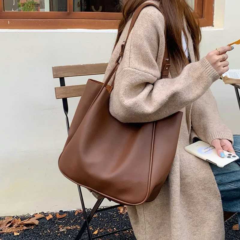 Large Capacity Womens Fashionable Vintage Commuter Tote Bag Niche Single Shoulder Underarm Bag Versatile For Work And Daily Use W250602