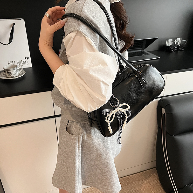 designer Large Capacity Shoulder Underarm Bag for Women 2025 New Simple Versatile Elegant Handbag Fashionable Stylish Pillow Bag
