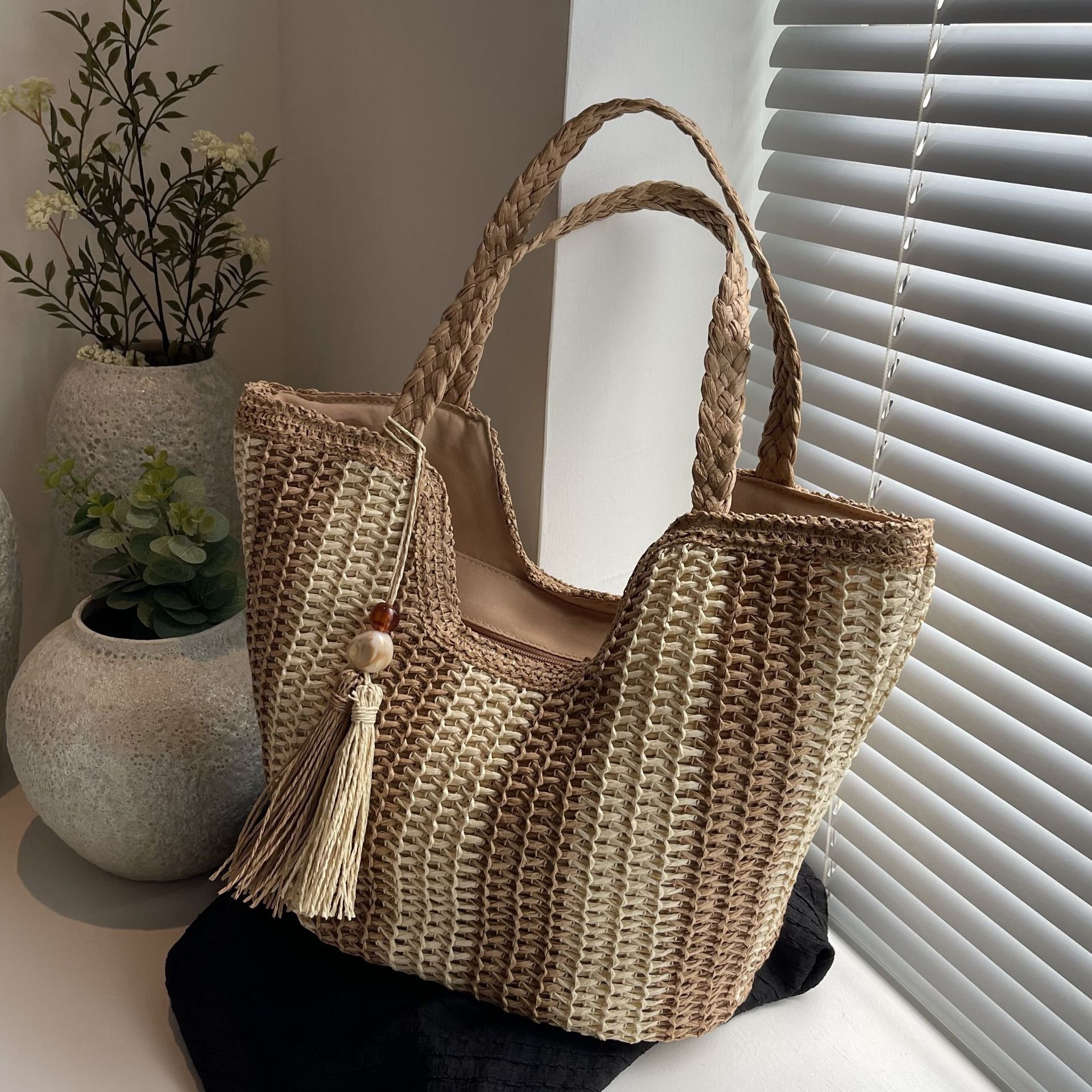 designer Ins Style Hollow Out Straw Bag Summer Casual Beach Bag Large Capacity Tote Bag High-end Niche Shoulder Bag