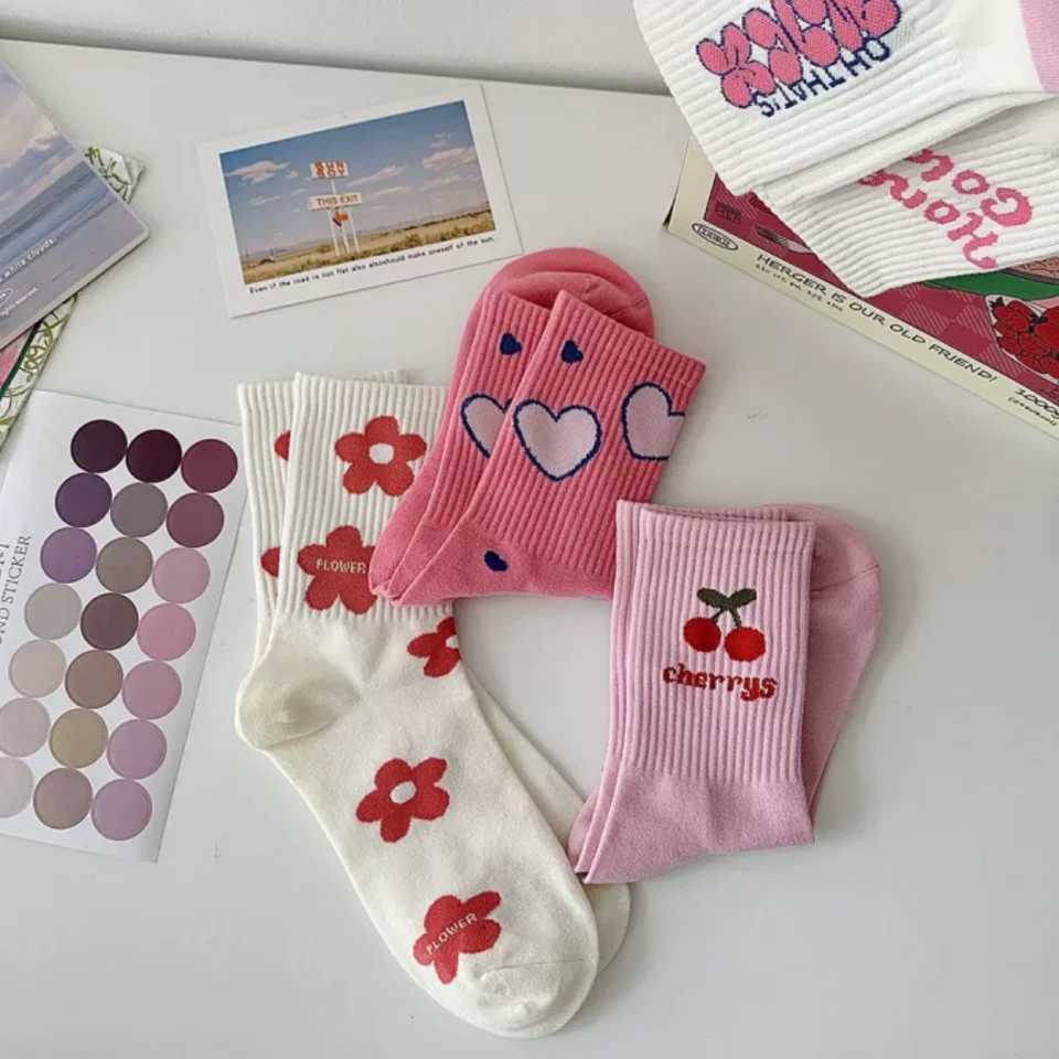 5 Pairs of Womens Summer Ins Trendy Sweat-Absorbent Spring and Autum Cute Heart Flower Letter Socks for WomenT250602
