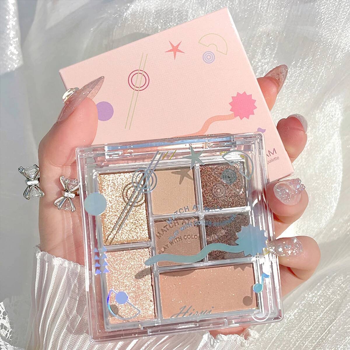 7-color with pearlescent matte finish, long-lasting multi-color eyeshadow palette for a beautiful look
