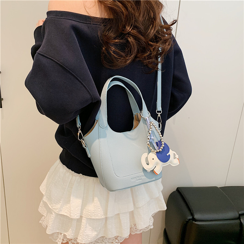 designer High-Quality Texture Simple Handheld Bucket Bag for Women 2025 New Spring Summer Korean Fashion Retro Single Shoulder Crossbody Bag